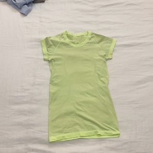 Lululemon Swiftly Short Sleeve Size 6 in Yellow